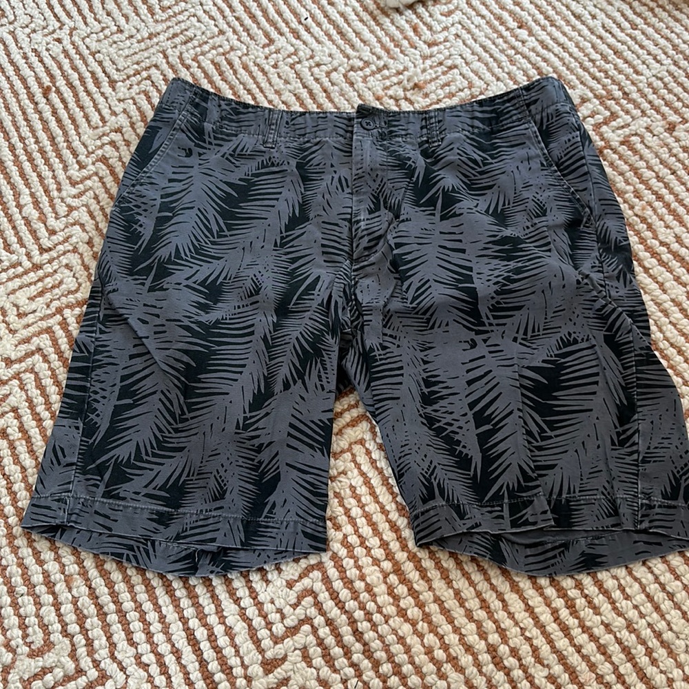 Men’s old navy khaki shorts size 38